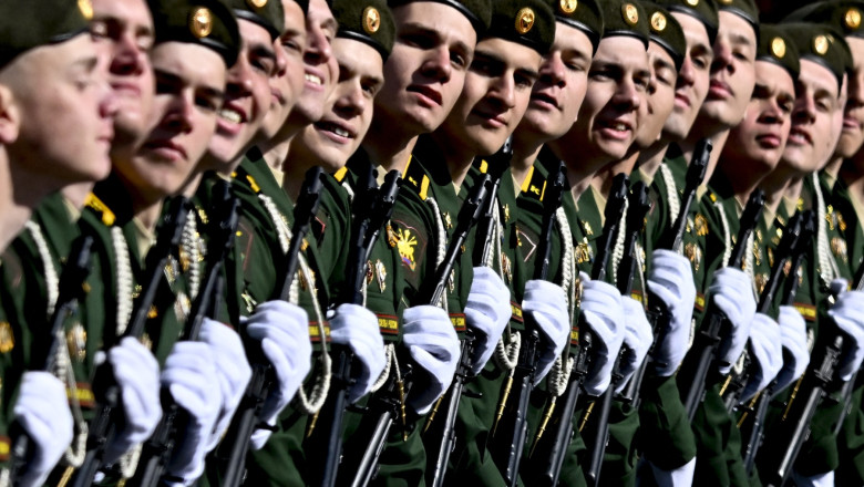 Rusia incepe luni o noua campanie de recrutare in armata. Cum ii ademeneste Statul Major pe tinerii recruti Imagine