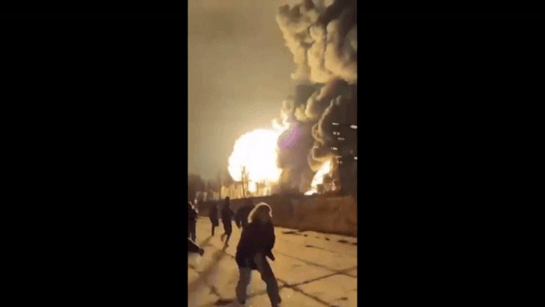 Rusia isi inchide una din cele mai mari rafinarii, cuprinsa de flacari dupa atacurile cu drone-kamikaze ucrainene. Reactia Moscovei Imagine