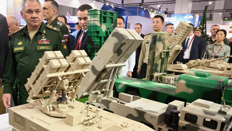 Rusia isi mareste armata cu noi corpuri de blindate si 30 de divizii si brigazi Imagine