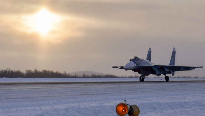 Rusia isi modernizeaza aeroporturile militare din zona arctica, din apropierea granitei cu Finlanda Imagine