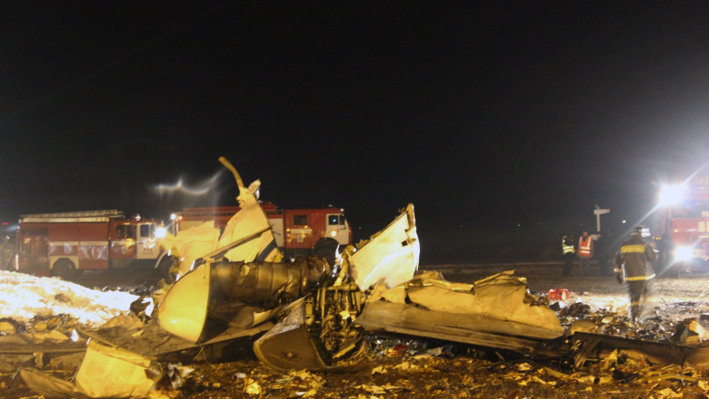 Rusia. O eroare de pilotaj ar fi dus la prabusirea avionului Boeing 737 pe aeroportul din Kazan Imagine