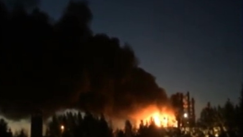 Rusia. Rafinarie in flacari in urma unei explozii. Cinci persoane si-au pierdut viata Imagine