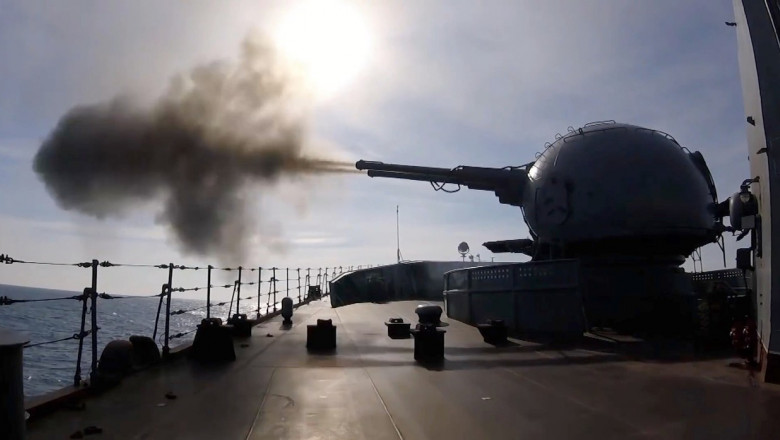 Rusia simuleaza apararea insulelor Kurile, revendicate de Japonia, cu flota din Pacific Imagine