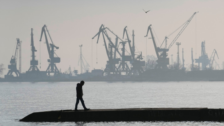 Rusia sustine ca portul Mariupol a fost complet deminat si a inceput sa functioneze din nou Imagine