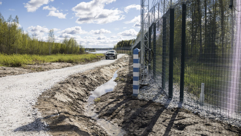 Rusia vrea granita fortificata cu Finlanda. Vladimir Putin si-a trimis aliatul, pe Dmitri Medvedev, sa discute cu oficialii locali Imagine