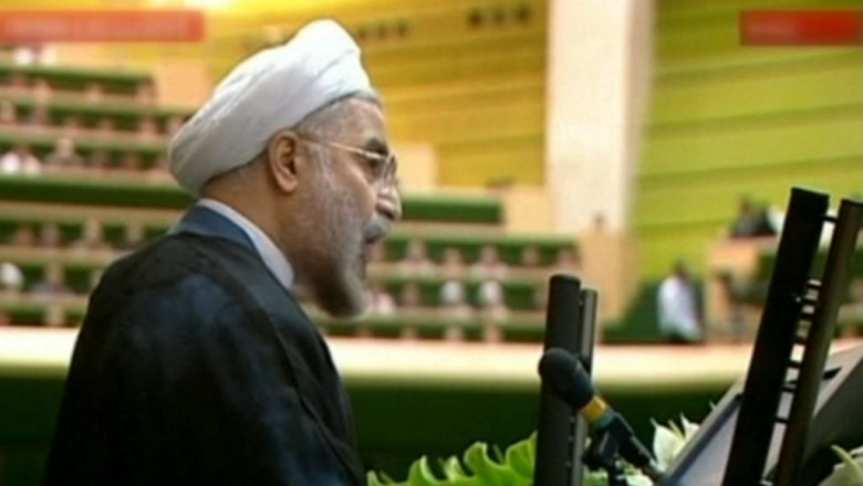 Rusia vrea sa construiasca opt reactoare nucleare in Iran Imagine