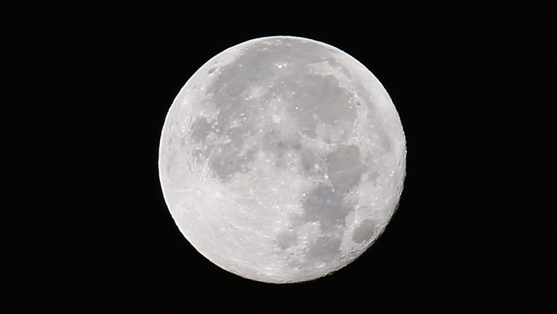 Rusia vrea sa trimita oameni pe Luna Imagine