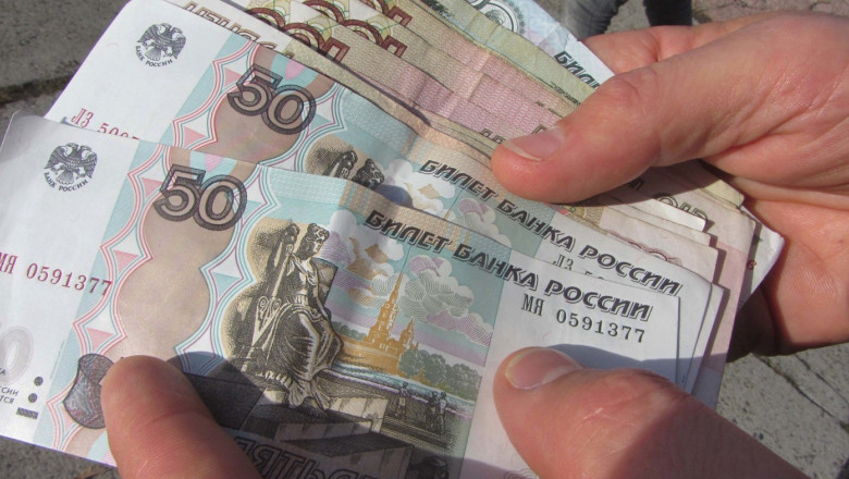 Rusii apeleaza la imprumuturi cu o dobanda anuala de 300%, relateaza presa rusa Imagine