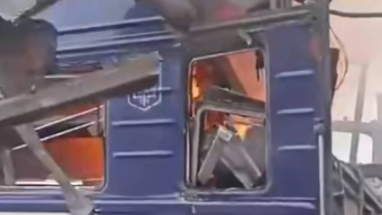 Rusii au atacat cu drone un tren de pasageri din Sumi: un mort si 30 de raniti. Zelenski: „Nu puteau sa nu stie ca loveau civili” Imagine