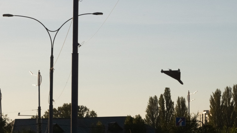 Rusii au atacat Kievul cu drone iraniene, doi oameni au fost raniti. Marea Britanie va ajuta Ucraina cu munitie pentru artilerie Imagine
