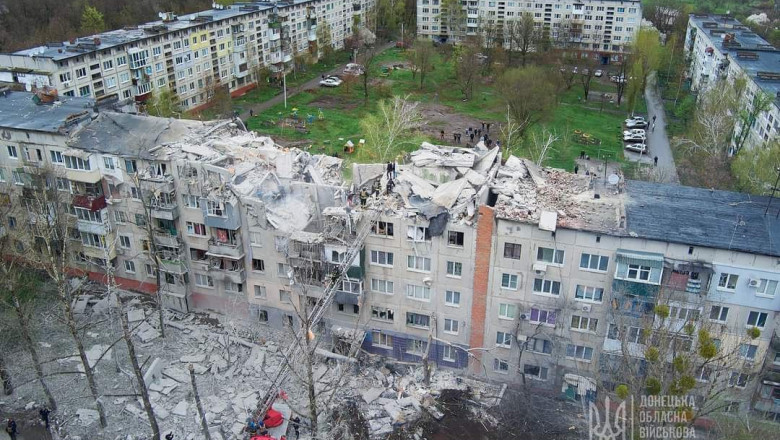 Rusii au bombardat cu rachete S-300 orasul Sloviansk. Cel putin cinci persoane au murit si alte 15 au fost ranite Imagine