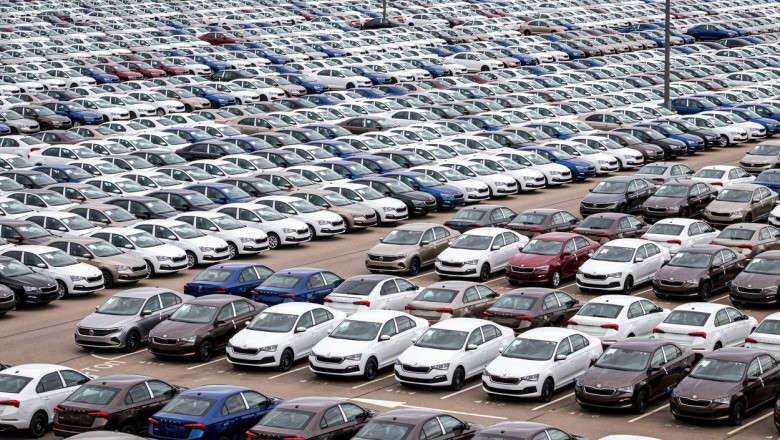 Rusii au inceput sa cumpere masini second hand din Japonia dupa ce productia interna s-a prabusit din cauza sanctiunilor Imagine