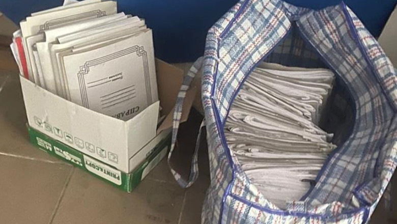 Rusii care au fugit din Herson au lasat in urma liste cu agentii recrutati de FSB. Documente secrete, tinute in cutii si pungi de rafie Imagine