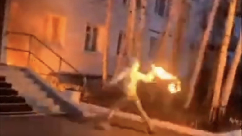 Rusii continua sa incendieze centrele militare de recrutare, dupa ce Putin a promulgat legea eliminarii varstei de inrolare Imagine