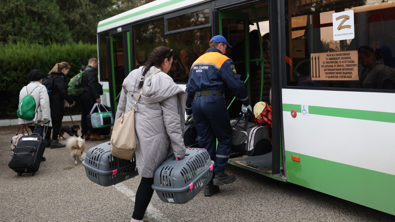 Rusii incep „evacuarea fortata” a ucrainenilor din regiunea Herson. „Luati-va buletinul, bani si haine calduroase” Imagine