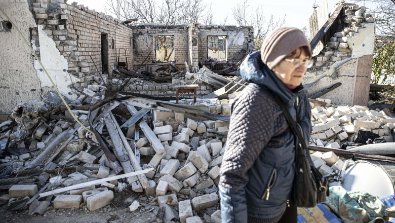 Rusii incep sa evacueze civili din orasele de pe malul stang al Niprului si ii duc la peste 100 de kilometri distanta Imagine