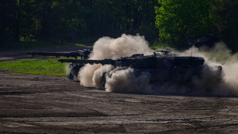 Rusii pun „recompensa” pe Leopard si Abrams: 65.000 de euro oferiti primului soldat rus care va distruge un tanc occidental Imagine