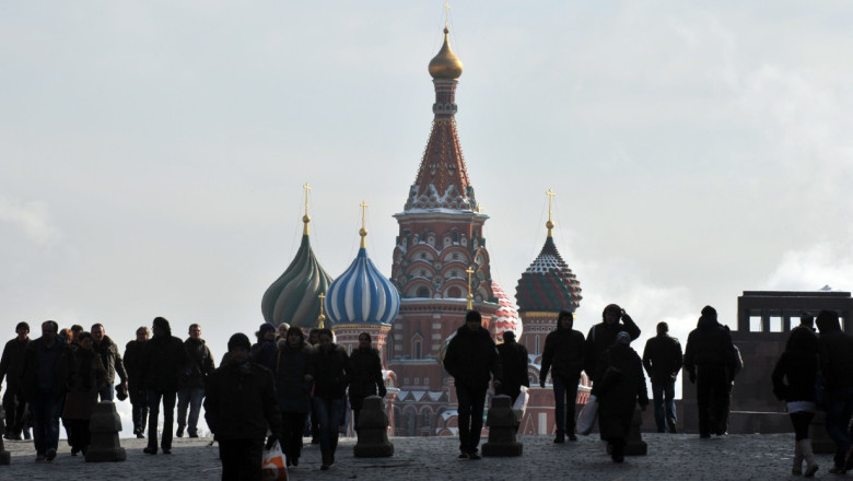 Rusii retrag miliarde de dolari din bancile din Vest, in asteptarea sanctiunilor economice Imagine