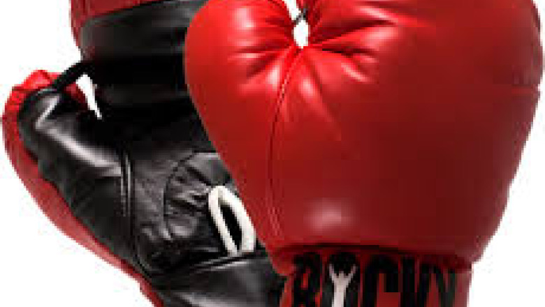 Rusii sunt cuceriti de un joc care combina fotbalul si boxul Imagine