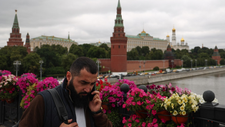 Rusii vor fi amendati pentru cautarile de continut „extremist” pe internet. Noua lege starneste reactii si la Kremlin Imagine