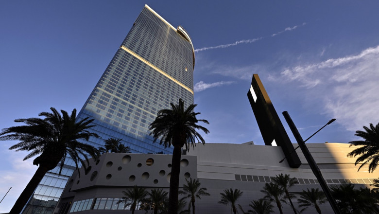 S-a deschis cel mai inalt hotel din Las Vegas, dupa 16 ani de constructie Imagine