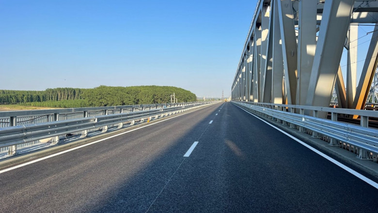 S-a deschis circulatia complet pe podul de la Fetesti. Taxa de pod ramane suspendata Imagine