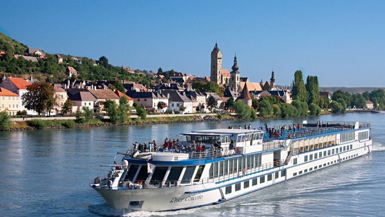 S-a deschis sezonul de croaziere. "River Concerto" a adus in Romania 160 de turisti americani Imagine