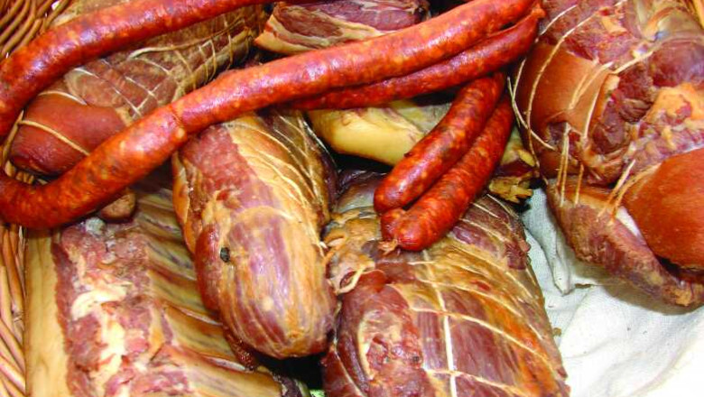  S-a deschis Targul de Craciun. Zeci de comercianti si-au expus produsele traditionale Imagine