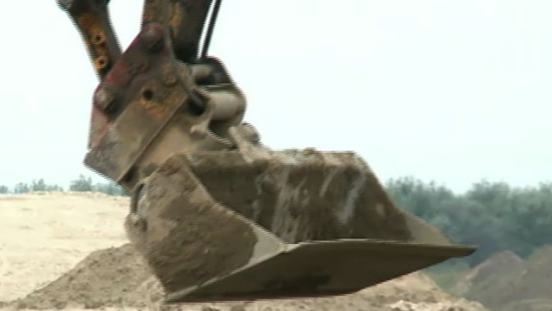 S-a turnat primul strat de asfalt pe autostrada Nadlac-Arad Imagine