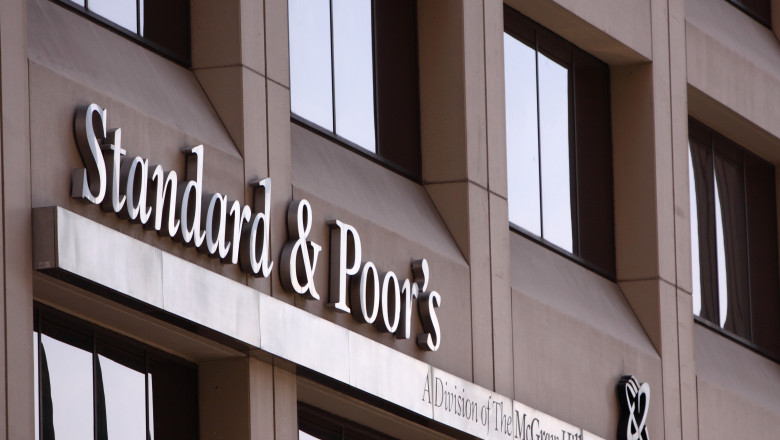 S&P reconfirma ratingul suveran al Romaniei si perspectiva stabila. Bolos: „Ne angajam sa reducem treptat deficitul” Imagine