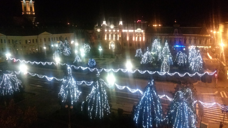 S-au aprins luminile de sarbatori in Oradea Imagine