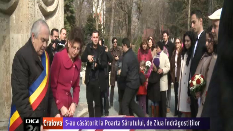 S-au casatorit la Poarta Sarutului, de Ziua Indragostitilor Imagine