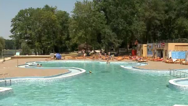 S-au deschis piscinele de la Ciric Imagine
