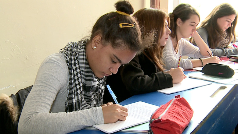 S-au intors in scolile din Romania. 150 de copii romani, care au invatat in strainatate au revenit in invatamantul constantean Imagine