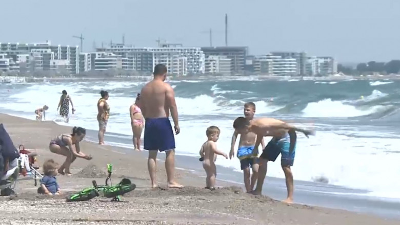 S-au scumpit vacantele pe litoral. Cu cat vor plati mai mult turistii in aceasta vara Imagine
