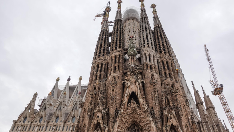 Sagrada Familia din Barcelona a devenit cea mai inalta biserica din lume Imagine
