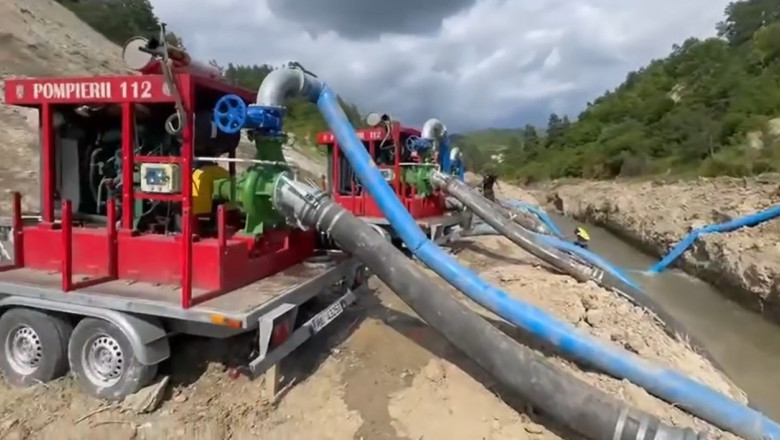 Salina Praid: IGSU intervine cu sase motopompe pentru a proteja sursele de apa potabila Imagine