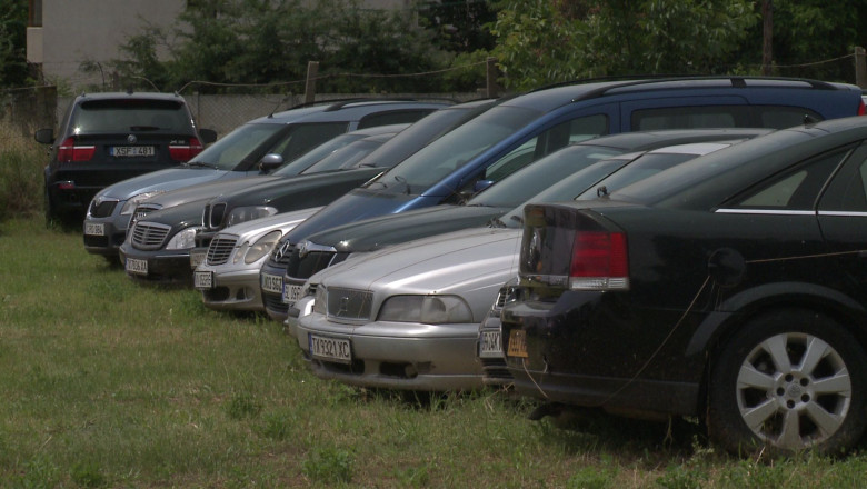 Salon auto de lux in curtea Politiei de Frontiera din Galati. Aici se afla 68 de autoturisme, unele dintre ele chiar si de cinci ani Imagine