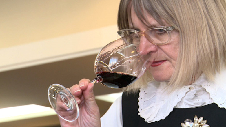 Salon de vinuri... caritabil  Imagine