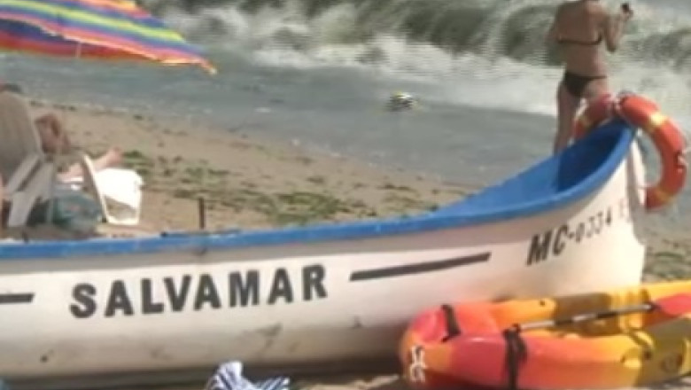 Salvamarii, agenti de marketing: inchiriaza ambarcatiuni si echipament de plaja Imagine