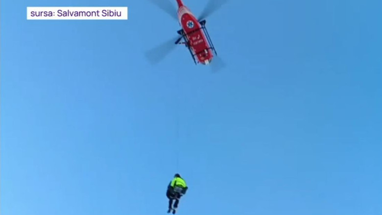 Salvamontistii au recuperat trupurile celor doi turisti morti in Muntii Fagaras, cu ajutorul unui elicopter SMURD Imagine
