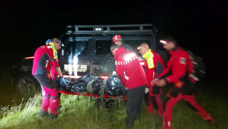 Salvamontistii din Gorj au recuperat trupul neinsufletit al unei persoane lovite de trasnet in masivul Valcan Imagine