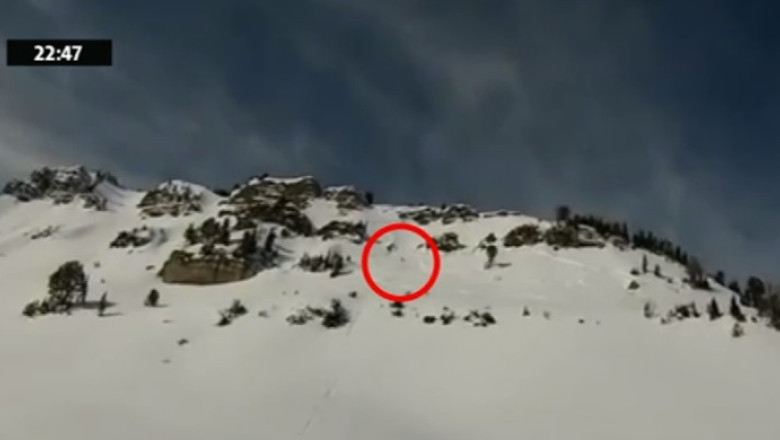 Salvat de sub tonele de zapada Imagine