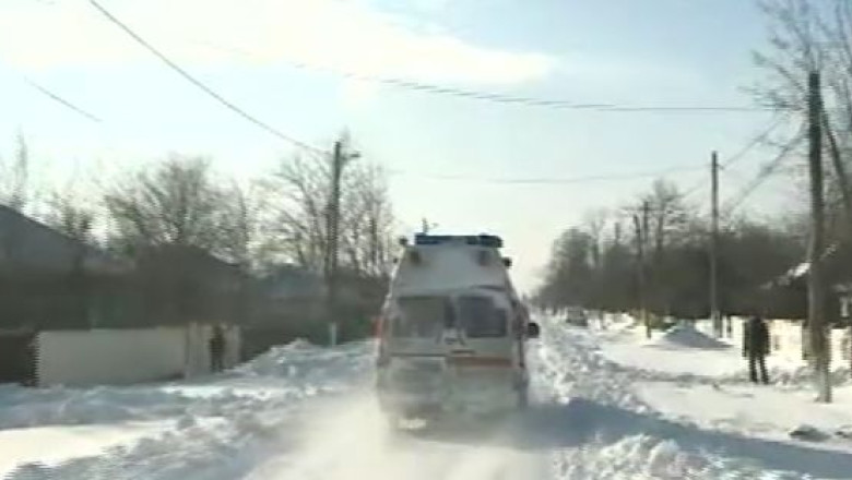 Salvatori blocati in zapezi. Patru ore a asteptat echipajul unei ambulante deblocarea unui drum Imagine