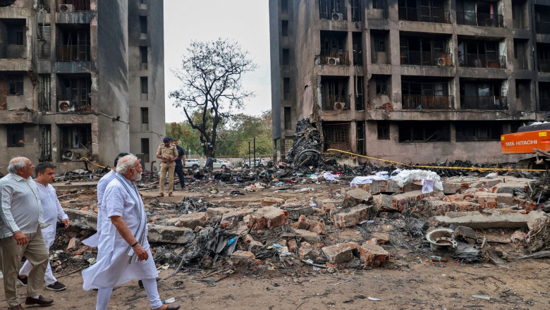 Salvatorii cauta supravietuitori si resturi ale avionului Air India in Ahmedabad. Modi: „Scena dezastrului este sfasietoare” Imagine