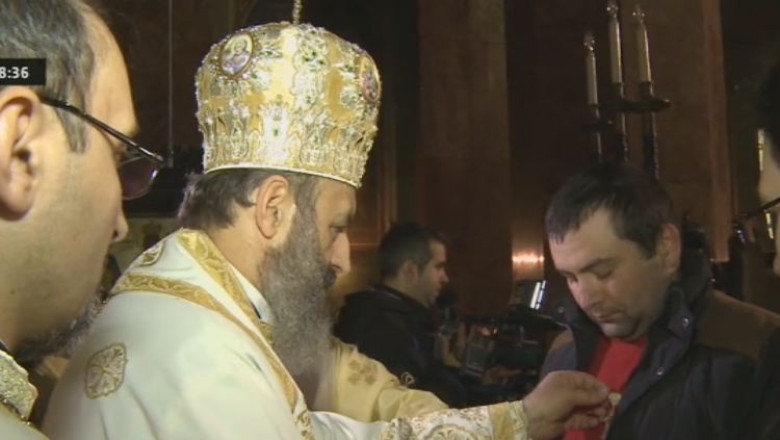 Salvatorii din Apuseni, distinsi de biserica Imagine