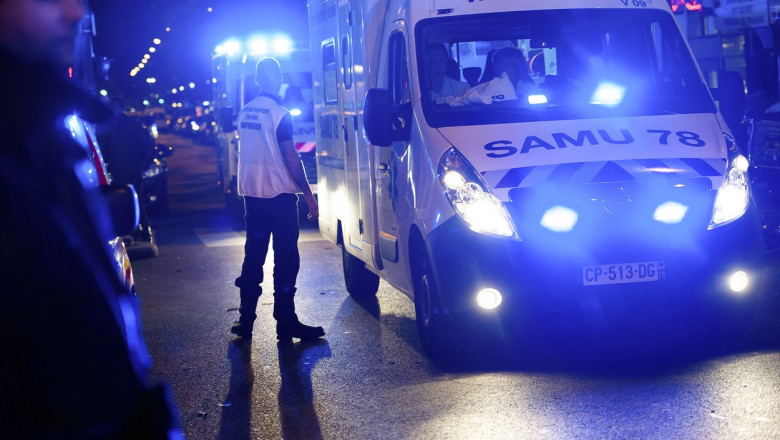 Salvatorii francezi au daramat pereti ca sa scoata din casa o femeie de 391 kg Imagine