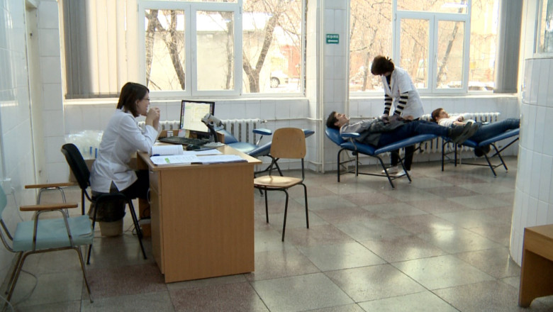 Sange pentru tichete valorice. Zeci de ieseni doneaza sange ca sa primeasca bonurile de in valoare de 65 de lei Imagine