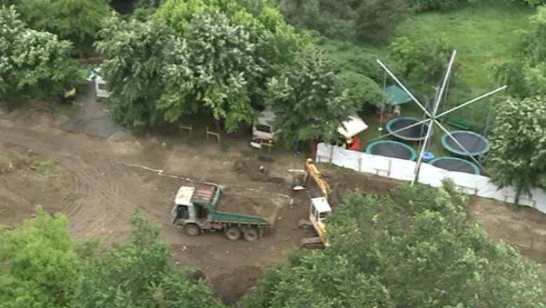 Santierul din Parcul Tineretului. Zeci de copaci, taiati pentru a face loc unui complex imobiliar Imagine