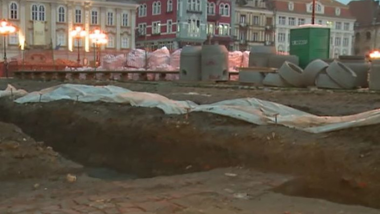 Santierul si cercetarile inainteaza in Piata Unirii din Timisoara. Accesul auto va fi oprit, iar parcarea - desfiintata Imagine